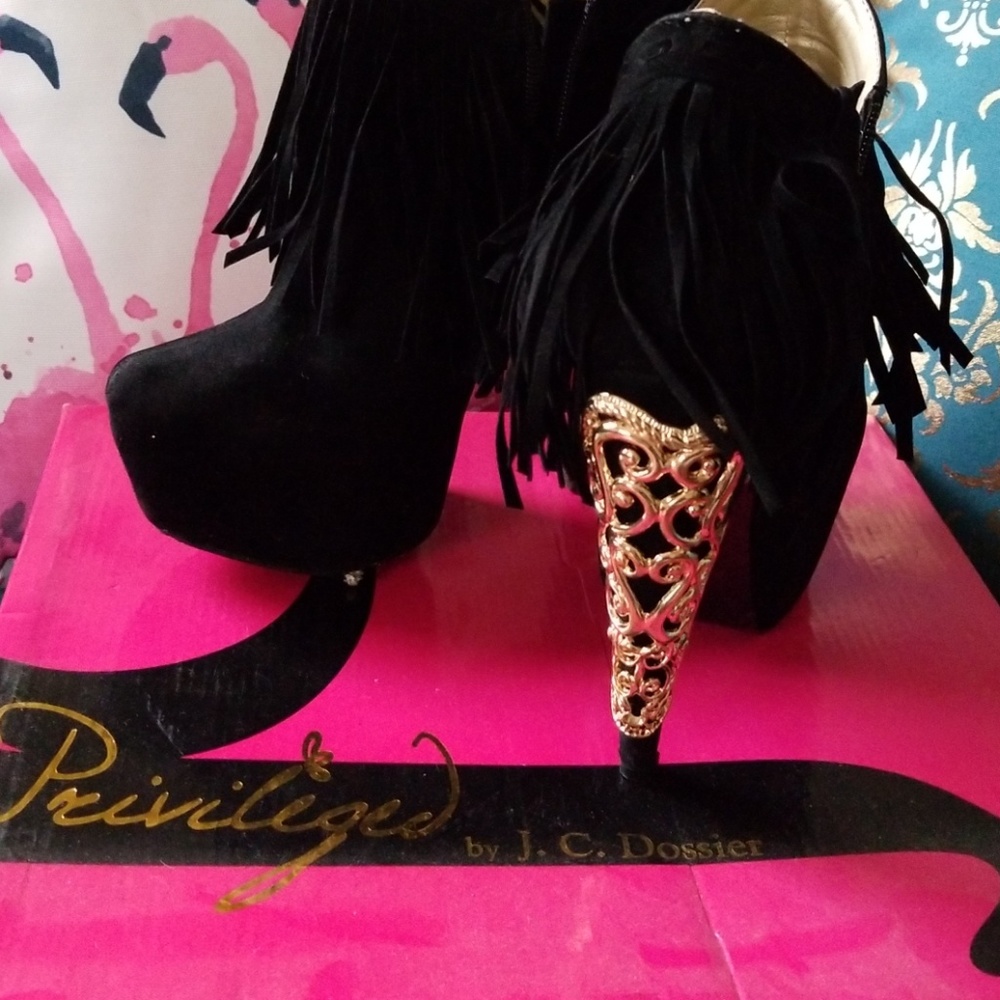 Shoes - Picture 3 of 4